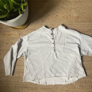 Free people over sized sweatshirt. Size xs. Could fit most sizes. Very roomy.